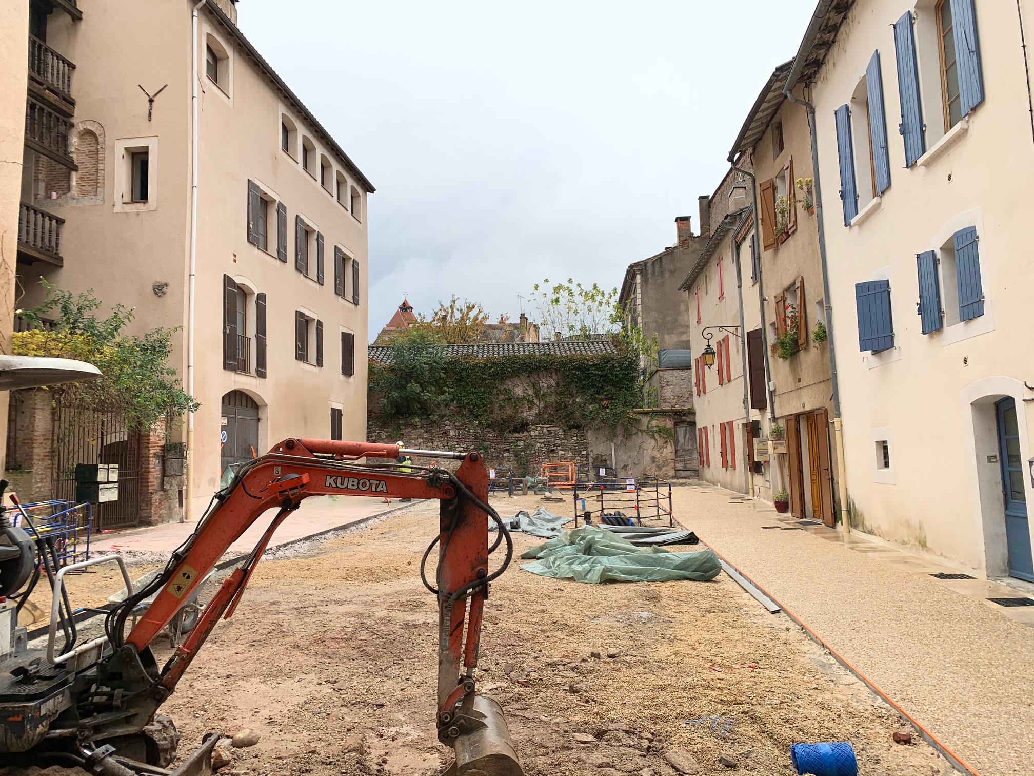 Cahors : La place Saint-Priest fait peau neuve et devient piétonne - Medialot