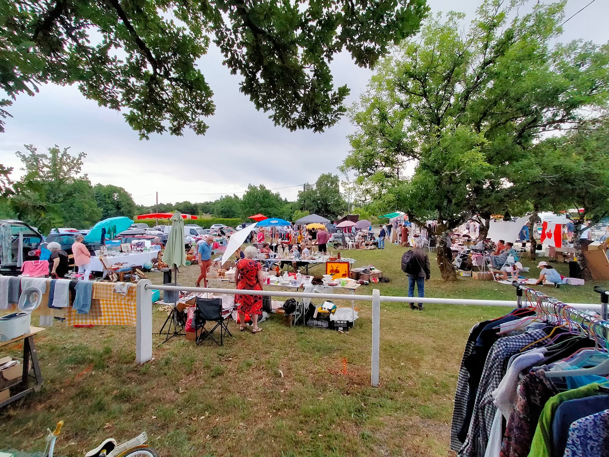 Pern La Brocante Vide Grenier De Lape Et De Lalsh Cest Le Dimanche Juin Medialot